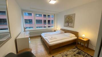 1 habitación, tabla de planchar con plancha, wifi y ropa de cama