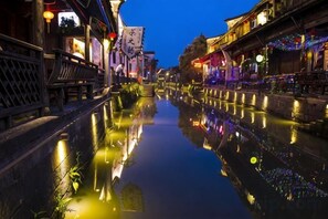 Unclassified image, 5 of 40, button - Shuiyue Qinghua Hotel (Deqing)