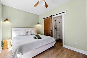 6 bedrooms, desk, iron/ironing board, travel cot