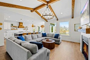 TV connectée, cheminée, jeux vidéo, espaces bureaux