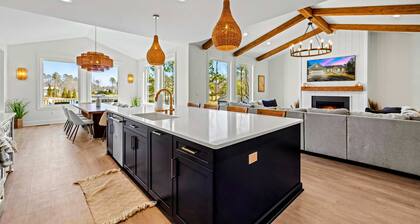 Lakefront Lake Anna, 6BR, Fire Pit, Pool, Beach
