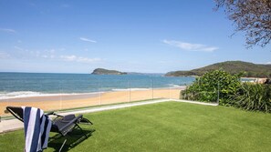 Beach - Stay 3 for 2 this Winter* Beachfront apartment (PEARL BEACH)