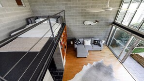 3 bedrooms, iron/ironing board, Internet, bed sheets - Stay 3 for 2 this Winter* Beachfront apartment (PEARL BEACH)