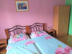 2 bedrooms, free WiFi, bed sheets