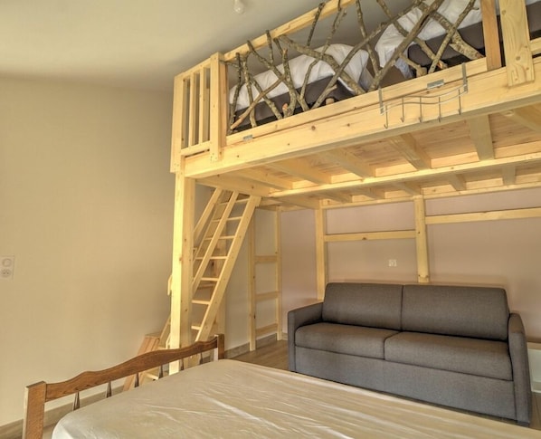 4 bedrooms, iron/ironing board, travel crib, free WiFi