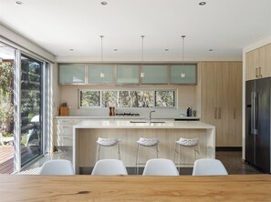 Microwave, oven, dishwasher, coffee/tea maker - Hundred Acre Woodland Retreat - Nestled on 100 acres of serene land - Metricup (Metricup)