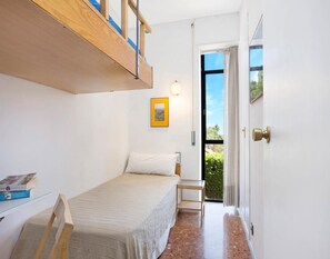 Apartamento | 4 dormitorios y tabla de planchar con plancha