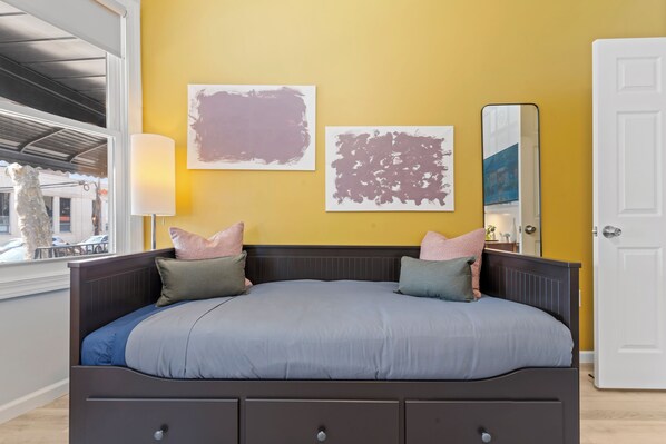 5 bedrooms, desk, iron/ironing board, free WiFi