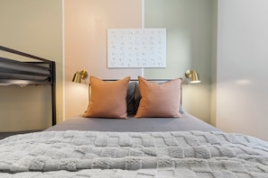 5 Schlafzimmer, Schreibtisch, Bügeleisen/Bügelbrett, kostenloses WLAN