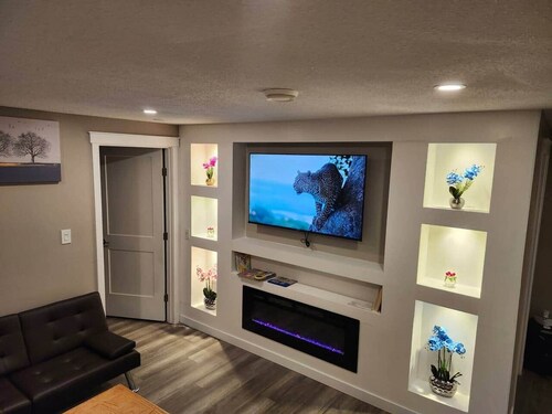 Elegant Family Suite by Stadium, Airport, Shopping