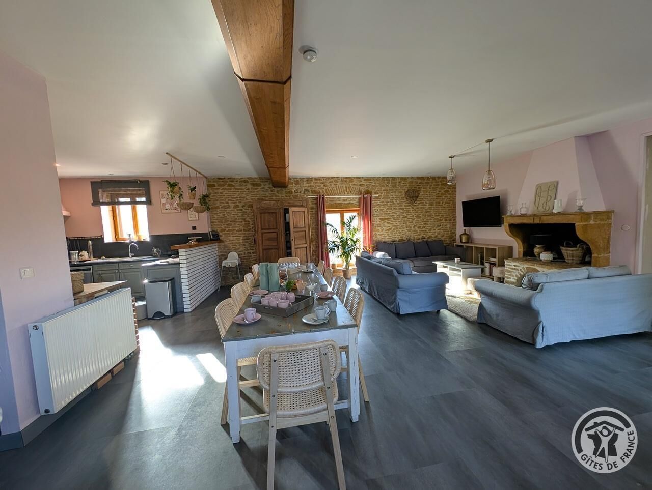 电视、壁炉、乒乓球