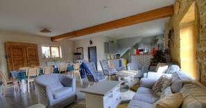 TV, peis og bordtennis