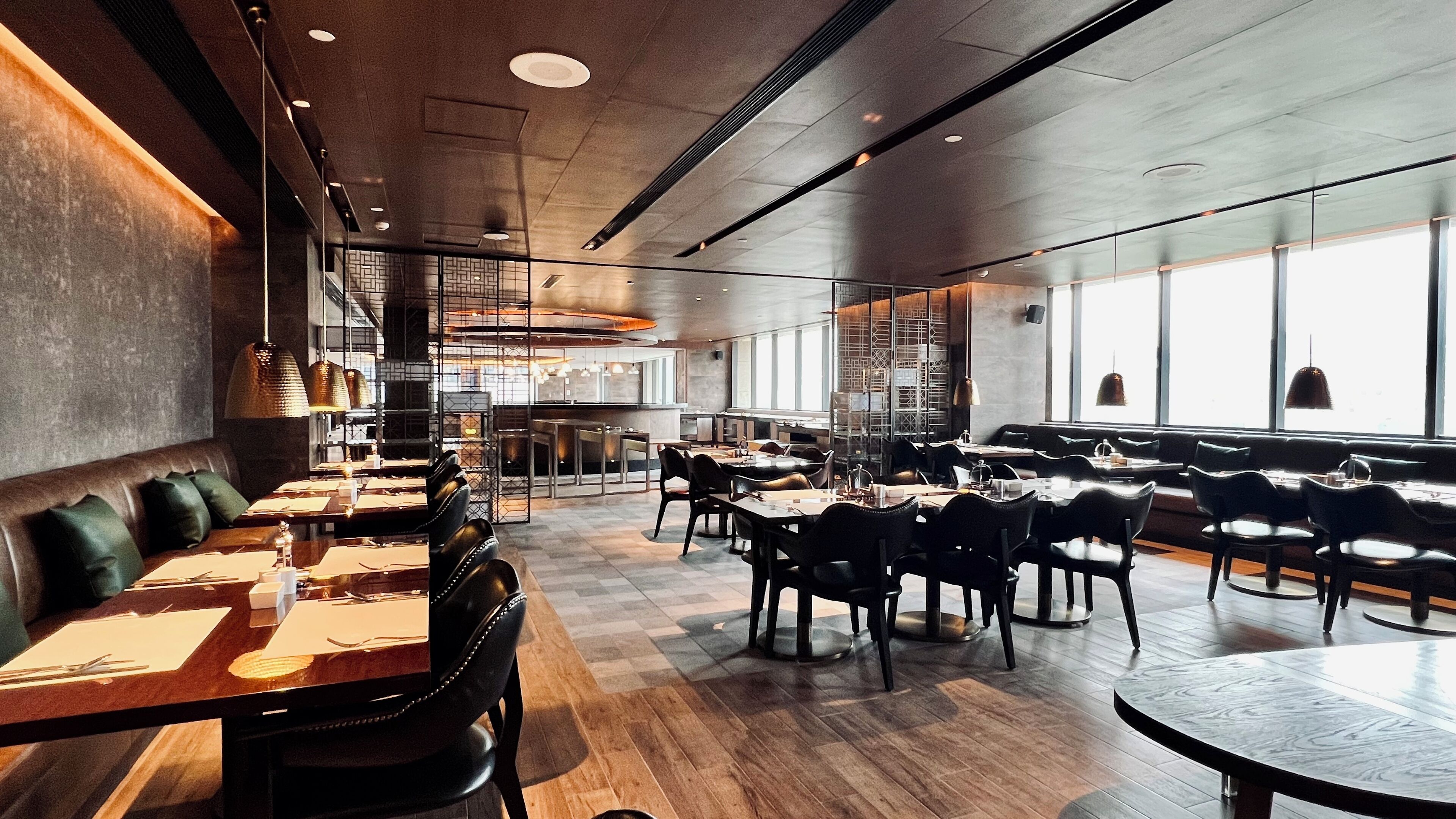 3 restaurantes; se sirven desayunos y cocina local e internacional 