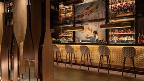 2 restaurants, breakfast, lunch served; local and international cuisine