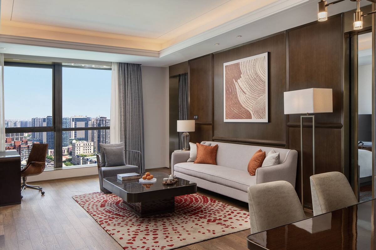 Suite, 1 Bedroom (Dining Area) | Room amenity
