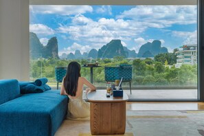 Terrace/patio - voco Guilin Yangshuo by IHG (Guilin)