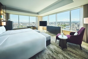 1 bedroom, down comforters, pillowtop beds, minibar