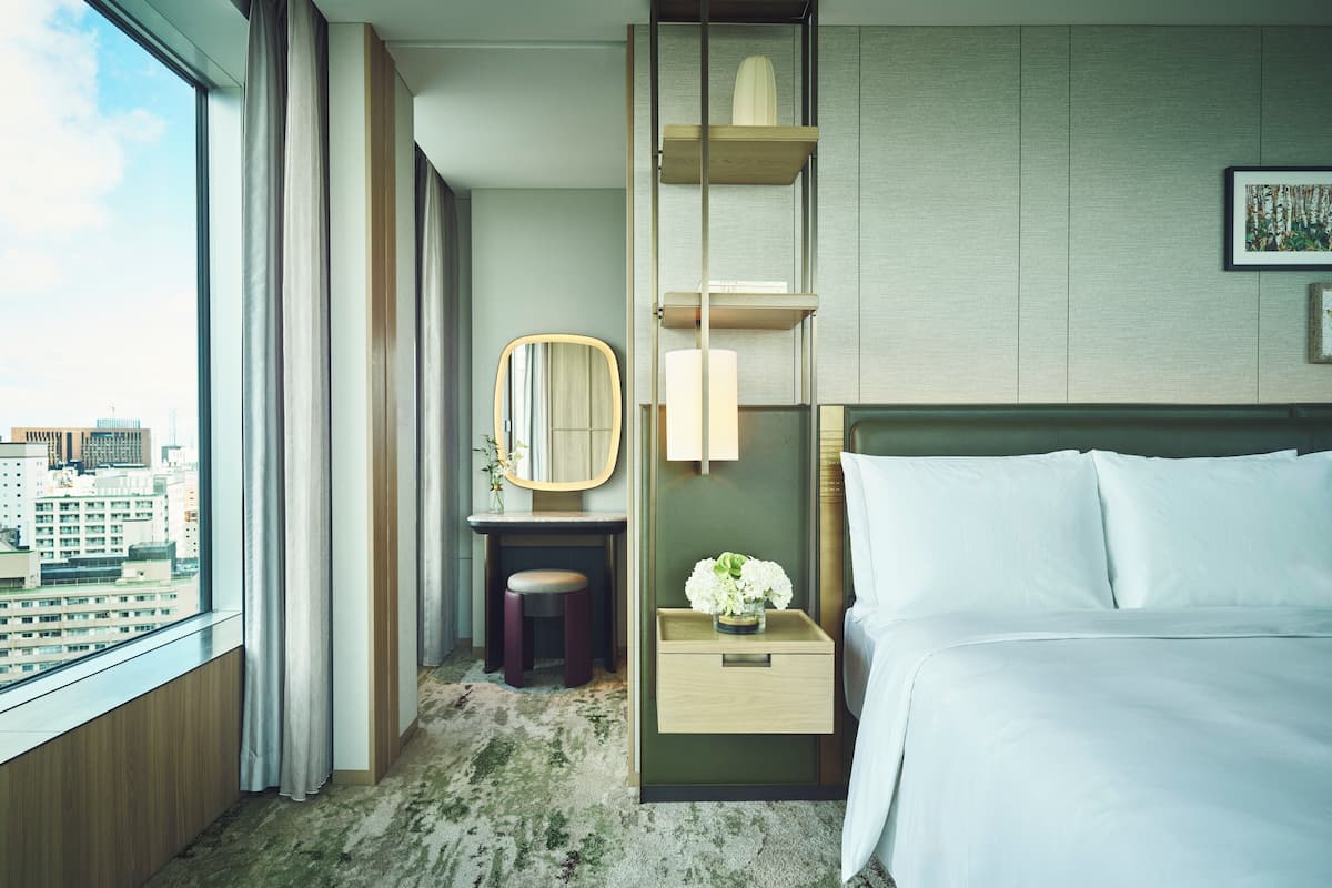 1 bedroom, down duvets, pillow-top beds, minibar