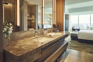 Combined shower/bathtub, deep-soaking bathtub, rainfall showerhead