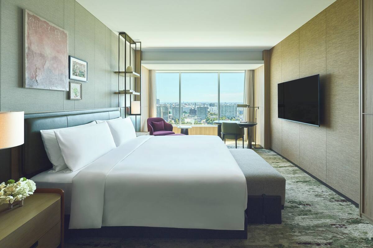 Suite, 1 Bedroom, Club lounge access (High Floor) | Down duvets, pillow-top beds, minibar, in-room safe