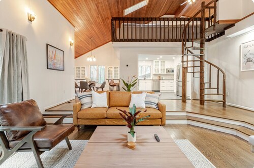 RELAX- Eastern Shore Creek Home - 6 Guests