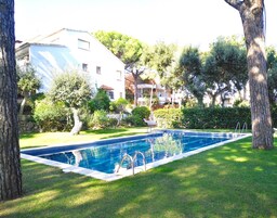 Villa | Piscina | Una piscina al aire libre