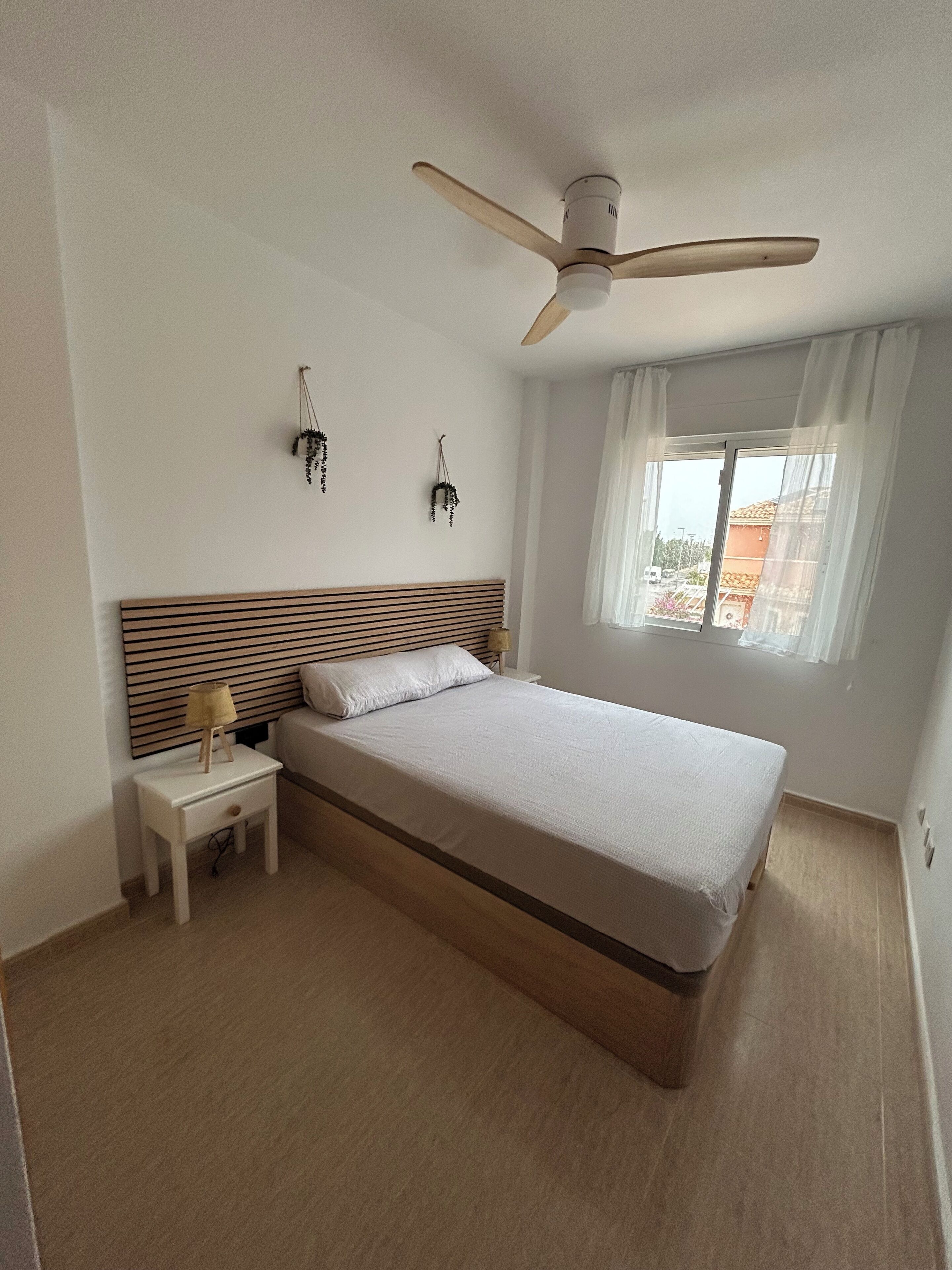 2 slaapkamers, een strijkplank/strijkijzer, wifi, beddengoed