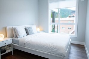 2 bedrooms, desk, travel crib, free WiFi