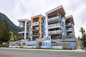 Exterior - The Oasis | Lake + Mtn Views + Fireplace + Sleeps 6 (Harrison Hot Springs)