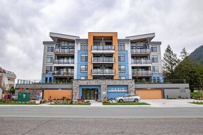 Exterior - The Oasis | Lake + Mtn Views + Fireplace + Sleeps 6 (Harrison Hot Springs)
