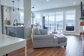 Een smart-tv en een open haard