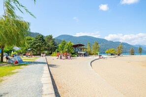 Beach nearby - The Oasis | Lake + Mtn Views + Fireplace + Sleeps 6 (Harrison Hot Springs)