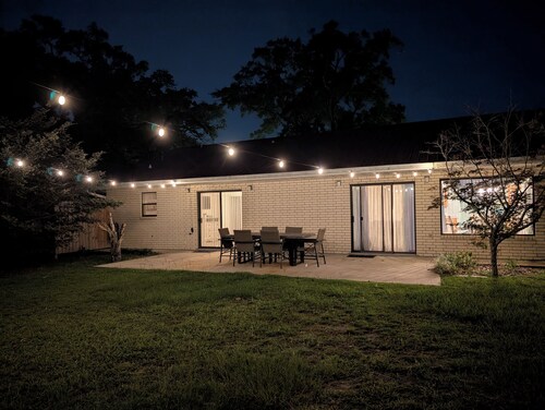 Well stocked 3-bedroom house in best part of peaceful Picayune with games, BBQ.