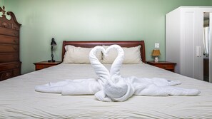 3 habitaciones, escritorio, tabla de planchar con plancha y wifi gratis 
