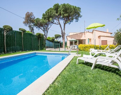 Villa in Costa Brava With Pool Near Beach