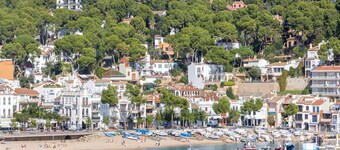 Villa in Costa Brava With Pool Near Beach