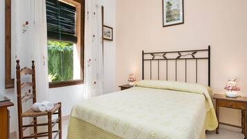 3 عدّة غرف نوم ومكواة/لوح كي