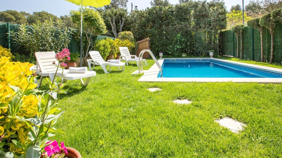 Villa in Costa Brava With Pool Near Beach