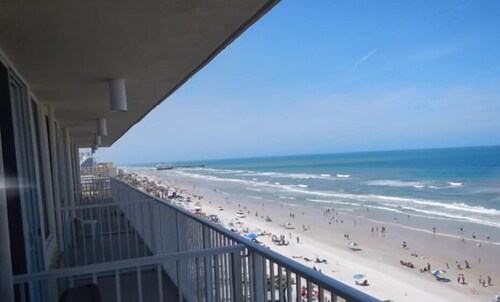 Breathtaking, Oceanfront 6th Floor Condo, 2-bath, sleeps up to 4