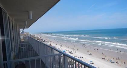 Breathtaking, Oceanfront 6th Floor Condo, 2-bath, sleeps up to 4