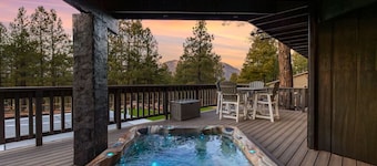 The Big Deck Mtn views Golf - Pickleball - Arcade - Hot Tub