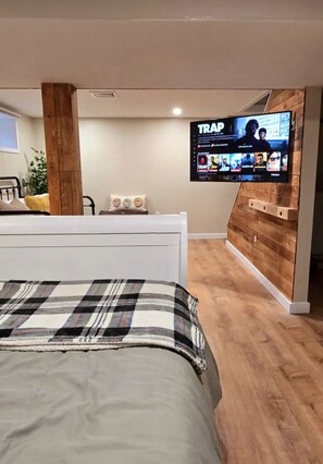 1 bedroom, desk, free WiFi, bed sheets