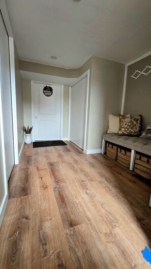 Interior - Cozy 1 bedroom basemant apt with private entrance and AC in the heart of Salem (Salem)