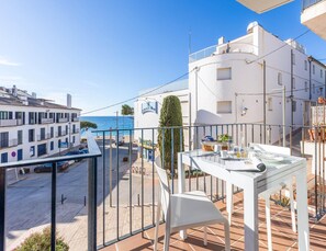 Apartment | Balcony - Stunning Apartment Near Llafranc Beach (Palafrugell)