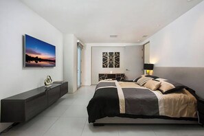 5 bedrooms, iron/ironing board