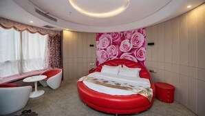 A modern bedroom with a circular bed, a seating area, and a large window. - Hua Xin Hotel Hengyang (Hengyang)