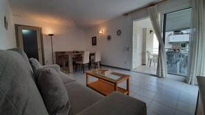 Living area - Apartment in Beautiful Beach of Pals (Pals)