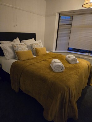 3 chambres, fer et planche à repasser, lit parapluie, Wi-Fi gratuit