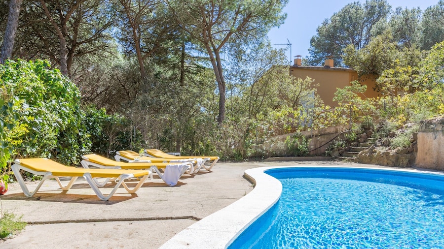 Apartment in Llafranc Near Beach & Pool