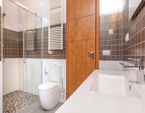 Bathroom - Villa in Lloret de Mar With Private Pool (Lloret de Mar)